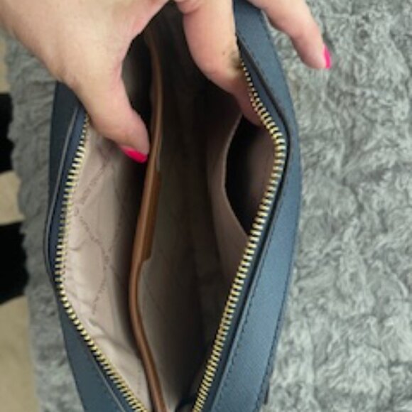 Jet Set Large Zip Chain Crossbody Bag Leather Navy - Picture 5 of 6